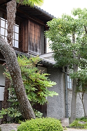 主屋裏 - 城東の町並と旧梶村家住宅