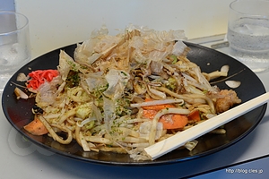 ホルモンうどん - こまつで名物ホルモンうどんを食べる