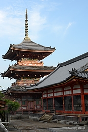 三重塔 - 音羽山 清水寺に朝の散策へ