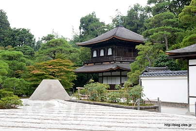 銀閣と向月台 - 銀ピカじゃない銀閣寺