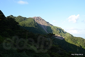 仁田峠駅付近からの普賢岳と平成新山 - 雲仙普賢岳と平成新山