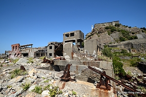 巻き上げ櫓付近から総合事務所 - 軍艦島に上陸