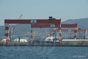 三菱重工業長崎造船所 ガントリークレーン - 三菱重工長崎造船所と長崎湾
