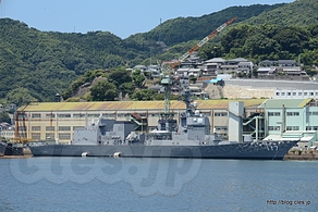 艤装中の DD-117 すずつき - 三菱重工長崎造船所と長崎湾