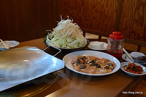 田川ホルモン鍋 スタート - 田川ホルモン鍋を食べる