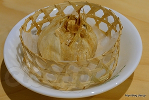 ニンニク丸揚げ - 餃子のパプア