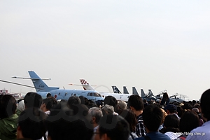 ブルーインパルス飛行直前の滑走路の様子 - 入間航空祭 2013 に行ってきた（ブルーインパルス）
