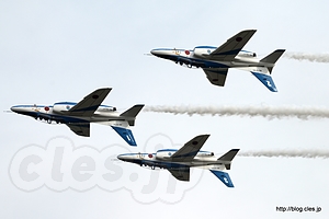 ブルーインパルス １番機（46-5731）、２番機（66-5745）、３番機（46-5729）のスリーシップインバート（？） - 入間航空祭 2013 に行ってきた（ブルーインパルス）
