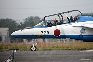 帰投するブルーインパルス ６番機（46-5728） - 入間航空祭 2013 に行ってきた（F-15Jから帰投）