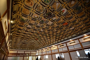 絵天井の大広間 - 紅葉する永平寺の山内を歩く