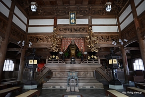 仏殿内 - 紅葉する永平寺の山内を歩く
