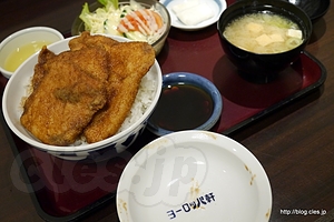大ソースカツ丼 - ヨーロッパ軒総本店で名物ソースカツ丼を食べる