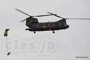 CH-47（JG-2911） からの物資投下 - 2014年 第1空挺団降下訓練始めで、望遠レンズ初め！