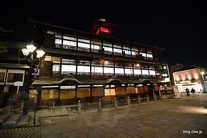 左面 - 道後温泉本館と坊ちゃんと千と千尋の神隠し