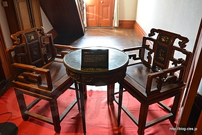 テーブルとイス - 旧岩崎邸庭園洋館の特別撮影期間