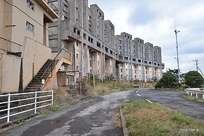 8階建ての共同住宅 - 九州最後の炭坑 池島めぐり（島内観光編）