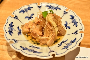 お通しのあら炊き - 銀座で近大マグロを食べる