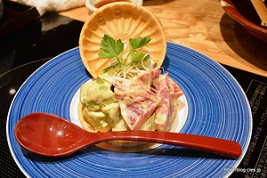 近大マグロとアボカドのタルタル最中 - 銀座で近大マグロを食べる