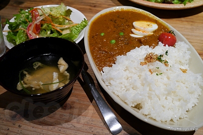 ビールで煮込んだビールカレー - ランチはビアバーのビールカレー！