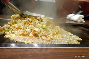 海鮮もんじゃを焼く - コレドに出来た大木屋でもんじゃを食べる