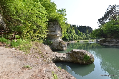 舞台岩周辺 - 塔の岪（へつり）は意外と入れるところが少ない・・・