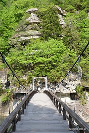 吊り橋から舞台岩方向 - 塔の岪（へつり）は意外と入れるところが少ない・・・