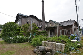 裏通りから - 土壁の洋館「旧石川組製糸西洋館」