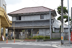 正面から - 土蔵造りの銀行？「旧黒須銀行」