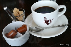 食後のコーヒー - Jam3281 で毎日継ぎ足しながら作っているカレーを食べる
