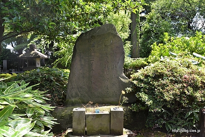 井上勝の墓 - 沢庵石と鉄道の父と国学四大人