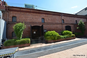 外観 - 赤煉瓦づくりの日本ペイント明治記念館