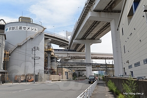 ループの付け根付近 - 歩いてレインボーブリッジを渡ってみた（芝浦側）