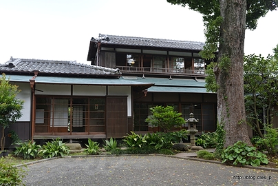 玄関側から - 清閑亭で一休み