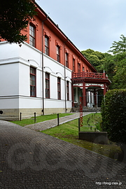 正面 - 小石川植物園から見える赤い建物（旧東京医学校本館）に入ってみた