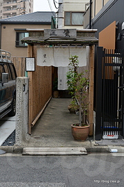 外観 - 根津の鷹匠で朝から蕎麦をたぐる
