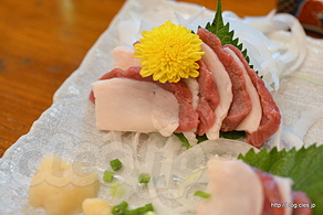 馬刺し - オアゾで沖縄料理