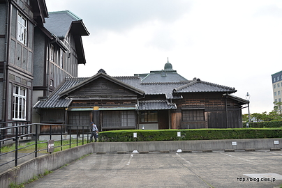 裏手は日本家屋に・・・ - 旧門司三井倶楽部とアインシュタイン