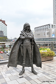 キャプテン・ハーロック - 小倉駅でメーテル、鉄郎、キャプテン・ハーロックに出会う