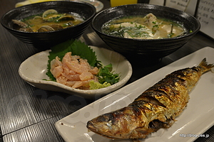 大鰯塩焼、めんぼう肝あえ、あら汁、貝汁 - まんねん食堂でおいしいお魚をリーズナブルに