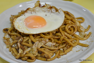 焼きうどん - 赤ちゃん食堂で焼きうどんを食べる