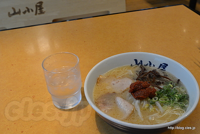 激辛ラーメン - 空港内の山小屋で最後のラーメンを