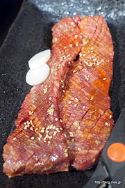 ダイヤモンドカットカルビ - 疲れたので八重洲のトラジで焼肉