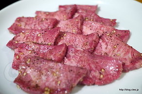 生タン塩 - 疲れたので八重洲のトラジで焼肉