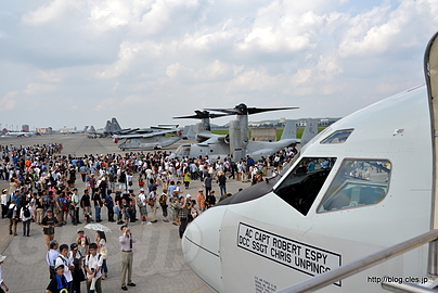 E-3C セントリー（80-0139） 機首とオスプレイ - さらに AWACS 機（E-3C セントリー）内部を見学 