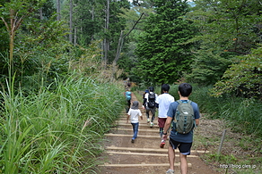 このあたりは人も多い - 高尾山から相模湖へ（稲荷山コース～５号路～城山茶屋）