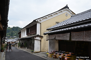 町並みと八百屋 - 重伝建 内子の町並み