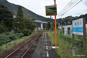 高光駅のホーム - ラーメン屋と共生していた駅