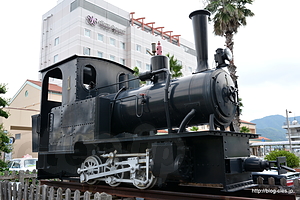宇和島駅前 コッペル社製 9.66t 形式ケ220（復元） - 宇和島とSLと鉄道唱歌