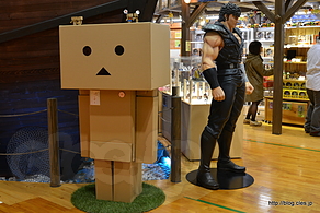 等身大ケンシロウとダンボー - 高知の山奥にあるフィギュアの聖地「海洋堂 ホビー館 四万十」
