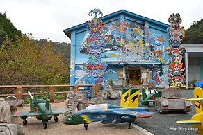 入口 - 高知の山奥にあるフィギュアの聖地「海洋堂 ホビー館 四万十」